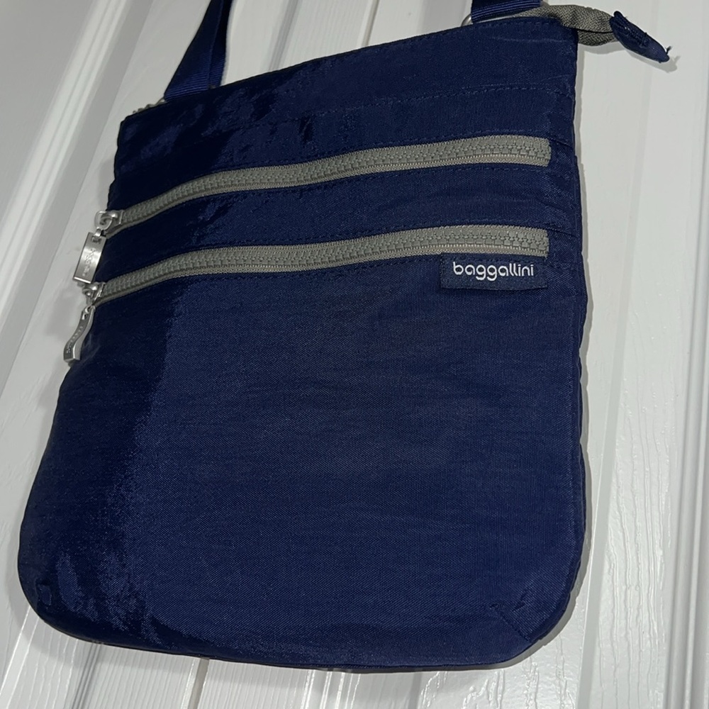 Baggallini multi pocket purse